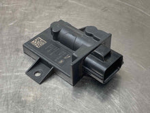 Load image into Gallery viewer, FUEL PUMP CONTROL MODULE COMPUTER XF XFR 15 16 17 18 19 - NW355417