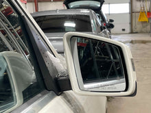 Load image into Gallery viewer, SIDE VIEW DOOR MIRROR Gl350 Gl450 Gl550 GL63 AMG ML350 12-16 Right - NW492331