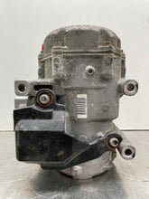 Load image into Gallery viewer, AC Compressor HIGHLANDER 2013 - NW530252
