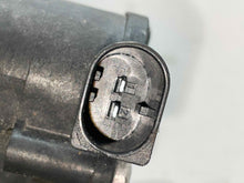 Load image into Gallery viewer, AIR RIDE COMPRESSOR CL550 CL600 CL63 CL65 S350 S400 S450 07-14 - NW508387
