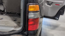 Load image into Gallery viewer, TAIL LIGHT LAMP ASSEMBLY Suburban 1500 Suburban 2500 Tahoe 04-06 Right - NW359739