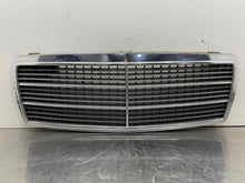Load image into Gallery viewer, GRILL Mercedes C220 C280 C36 1994 94 1995 95 96 97 - NW555179