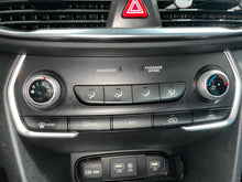 Load image into Gallery viewer, Temperature Controls Hyundai Santa Fe 2019 - NW555187