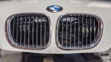 Load image into Gallery viewer, GRILLE BMW Z3 1996 96 1997 97 1998 98 1999 99 00 01 02 Left - NW364397