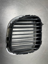 Load image into Gallery viewer, GRILLE BMW Z3 1996 96 1997 97 1998 98 1999 99 00 01 02 Left - NW364397