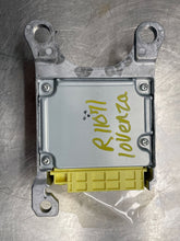 Load image into Gallery viewer, AIR BAG CONTROL MODULE COMPUTER Toyota Venza 2009 09 2010 10 - NW364040