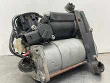 Load image into Gallery viewer, SUSPENSION AIR COMPRESSOR PUMP Vanden Pl XJ XJ8 XJ8L XJL XJR 04-09 - NW537236