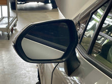 Load image into Gallery viewer, SIDE VIEW DOOR MIRROR - NW537456