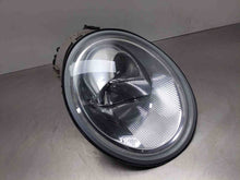 Load image into Gallery viewer, HEADLIGHT LAMP ASSEMBLY Beetle 98 99 00 01 02 03 04 05 Right - NW369377