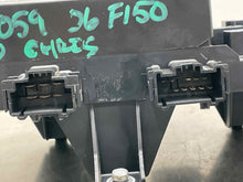 Load image into Gallery viewer, Fuse Box FORD F150 PICKUP 2006 - NW544650