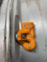 Load image into Gallery viewer, WHEEL RIM X1 2012-2015 17x7-1/2 ALLOY - NW369617