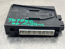 Load image into Gallery viewer, Computer Ford Mustang 2000 - NW544641