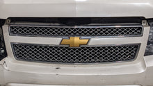 Load image into Gallery viewer, Grille SUBURBAN 1500 2013 - NW369888