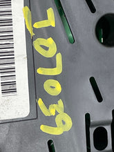 Load image into Gallery viewer, SPEEDOMETER CLUSTER Volkswagen Routan 2009 09 2010 10 - NW162249