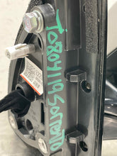 Load image into Gallery viewer, SIDE VIEW DOOR MIRROR Kia Sorento 17 18 19 20 Right - NW549102