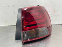 Load image into Gallery viewer, OUTER TAIL LIGHT LAMP Kia Sorento 2019 19 2020 20 Right - NW549311