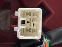 Load image into Gallery viewer, TAIL LIGHT LAMP ASSEMBLY Hyundai Sonata 02 03 04 05 Right - NW181066