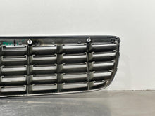 Load image into Gallery viewer, GRILLE Cadillac Deville DHS DTS 00 01 02 03 04 05 - NW550597