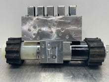 Load image into Gallery viewer, CONVERTIBLE TOP MOTOR BMW 328i 335i M3 07 08 09 10 11 12 13 - NW552838