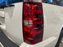 Load image into Gallery viewer, TAIL LIGHT LAMP Suburban 1500 Suburban 2500 Tahoe 2007-2014 Right - NW557583