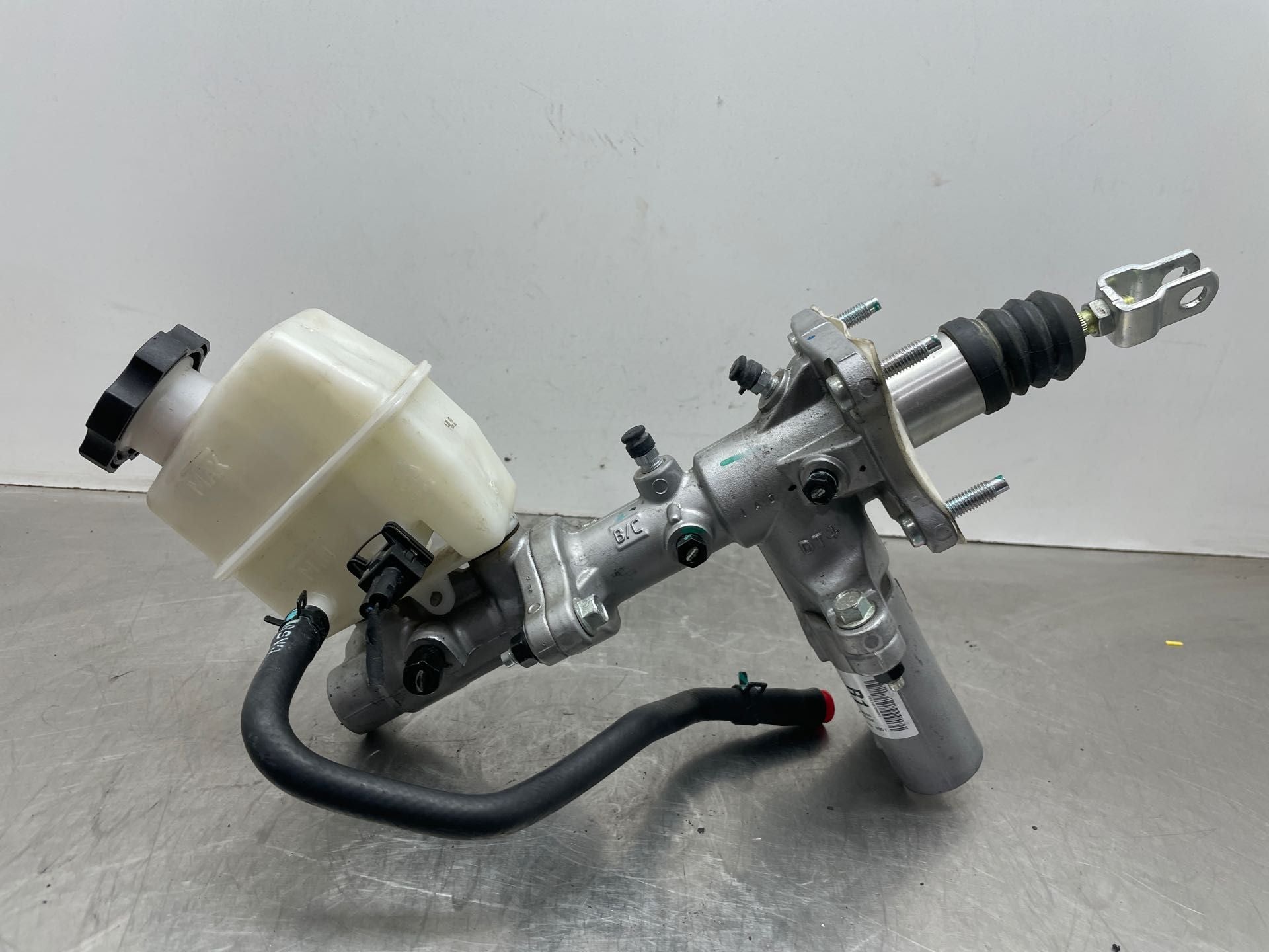 Brake Master Cylinder Hyundai Sonata 2013 NW416977 Tom's Foreign Auto Parts