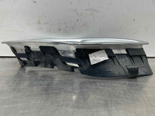 Load image into Gallery viewer, GRILLE Saab 9-3 2003 03 04 05 06 07 Upper End Left - NW98653
