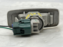 Load image into Gallery viewer, SIDE MARKER LAMP LIGHT M35 M45 2006 06 2007 07 Fender Mounted - NW82585
