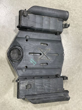 Load image into Gallery viewer, AIR CLEANER BOX C230 C240 C32 C320 C55 CL500 CL55 CL600 CL65 98-08 - NW298417