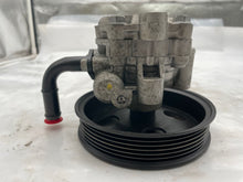 Load image into Gallery viewer, POWER STEERING PUMP HYUNDAI SONATA 2006 2.4 - NW163445
