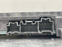 Load image into Gallery viewer, RADIO AMPLIFIER Chevrolet Malibu 2016 16 2017 17 - NW560232