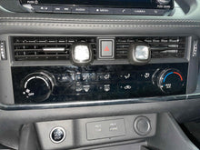 Load image into Gallery viewer, Temperature Controls Nissan Rogue 2021 - NW562444