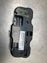 Load image into Gallery viewer, Temperature Controls Jeep Cherokee 2016 - NW462911