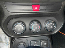 Load image into Gallery viewer, Temperature Controls Jeep Renegade 2016 - NW561843