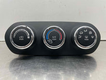 Load image into Gallery viewer, Temperature Controls Jeep Renegade 2016 - NW561843