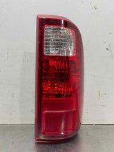 Load image into Gallery viewer, TAIL LIGHT LAMP ASSEMBLY F250SD Pickup F350SD Pickup 08-16 Right - NW563268