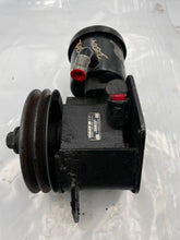 Load image into Gallery viewer, POWER STEERING PUMP 200D 280SE 300SEL 67 68 69 - 74 75 - NW163895