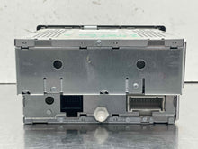 Load image into Gallery viewer, Radio TRAILBLAZER 2004 - NW569286