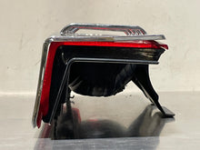Load image into Gallery viewer, TAIL LIGHT LAMP ASSEMBLY Hummer H3 06 07 08 09 10 Left - NW557584