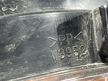 Load image into Gallery viewer, Park Lamp Light 124 SPIDER 2018 - NW553180
