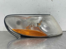 Load image into Gallery viewer, PARKLAMP Saab 900 1994 94 1995 95 96 97 98 Right - NW563477