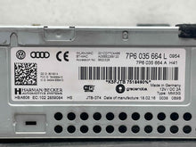 Load image into Gallery viewer, Radio Volkswagen Touareg 2016 - NW564817