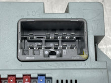 Load image into Gallery viewer, Fuse Box DISCOVERY SPORT 2019 - NW567690