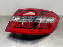 Load image into Gallery viewer, OUTER TAIL LIGHT LAMP E300 E350 E400 E550 E63 10 11 12 13 Right - NW574490