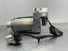 Load image into Gallery viewer, CONVERTIBLE TOP MOTOR 323i 323ic 325ci 325i 330ci 330i 00-10 - NW577935