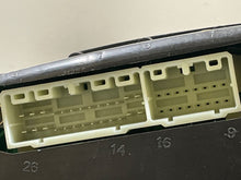Load image into Gallery viewer, Speedometer Cluster Dodge 300C 2006 - NW158705