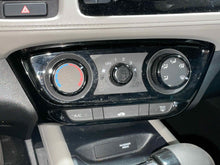 Load image into Gallery viewer, TEMPERATURE CONTROLS HONDA HR-V 2016 16 - NW582300
