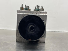 Load image into Gallery viewer, ABS Pump Cadillac DTS 2009 - NW583801