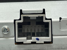 Load image into Gallery viewer, RADIO DISPLAY Lincoln MKS 2010 10 - NW135226