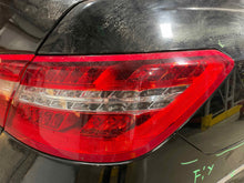 Load image into Gallery viewer, OUTER TAIL LIGHT LAMP E300 E350 E400 E550 E63 10 11 12 13 Right - NW479572