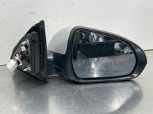 Load image into Gallery viewer, Side View Door Mirror Hyundai Elantra 2018 - NW592604